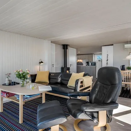 Stilla - 150m From The Sea By Interhome *