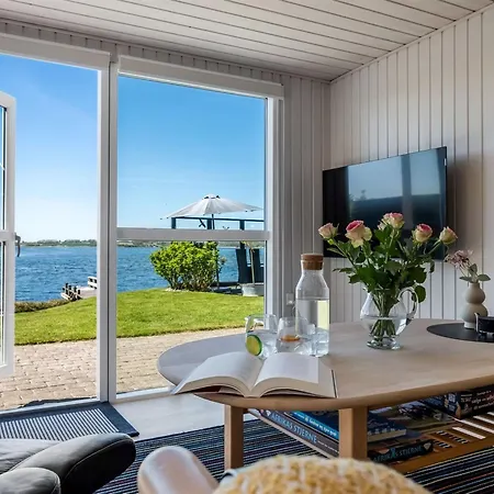 Stilla - 150m From The Sea By Interhome